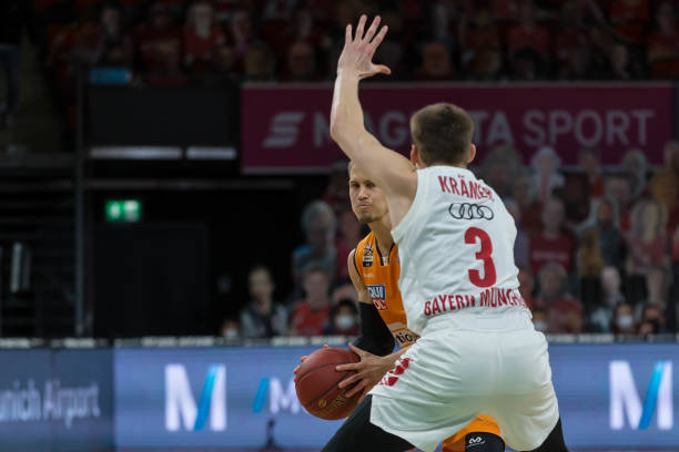 强的持球终 强的持球终